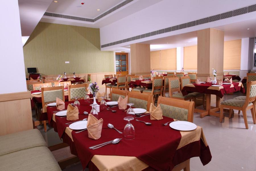 Hotel Pooram International Thrissur Exterior foto
