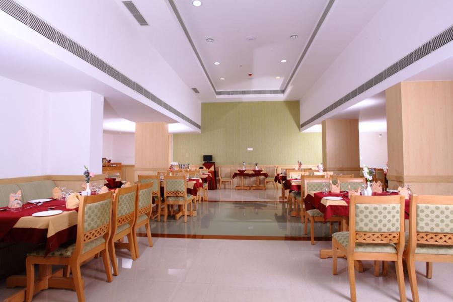 Hotel Pooram International Thrissur Exterior foto