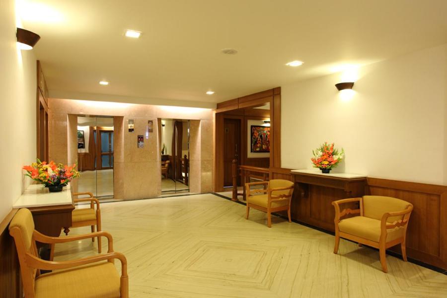 Hotel Pooram International Thrissur Exterior foto